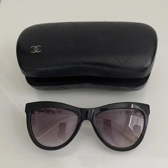 Chic Chanel Black Sunglasses with Case Chanel Acetate Rectangle Sunglasses 5554-A Black 1768932  main image 4